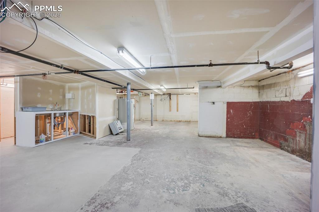 Image 42 of 49: Large basement area