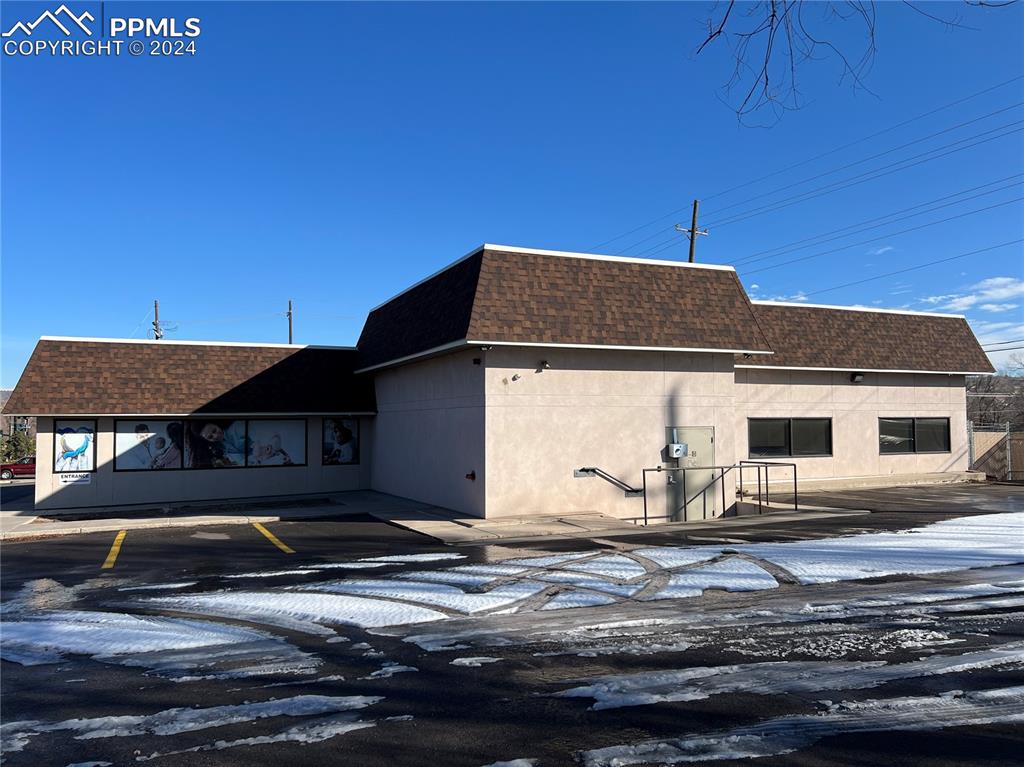 Image 9 of 49: Exterior