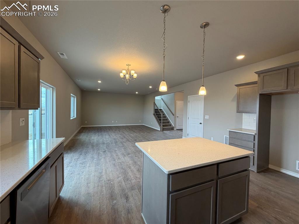 Image 8 of 18: Kitchen