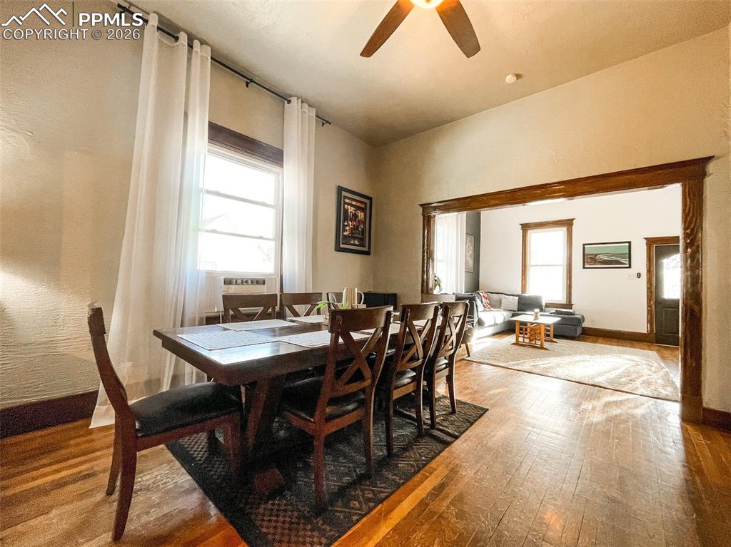 Image 19 of 49: Dining Area