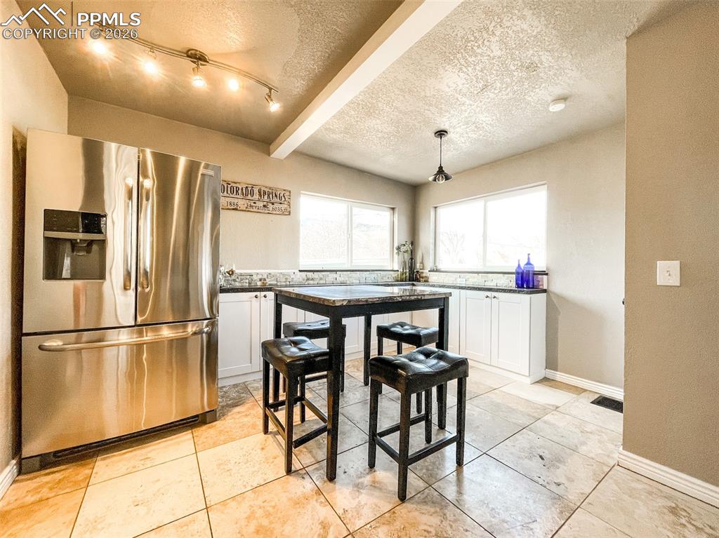 Image 22 of 49: Kitchen