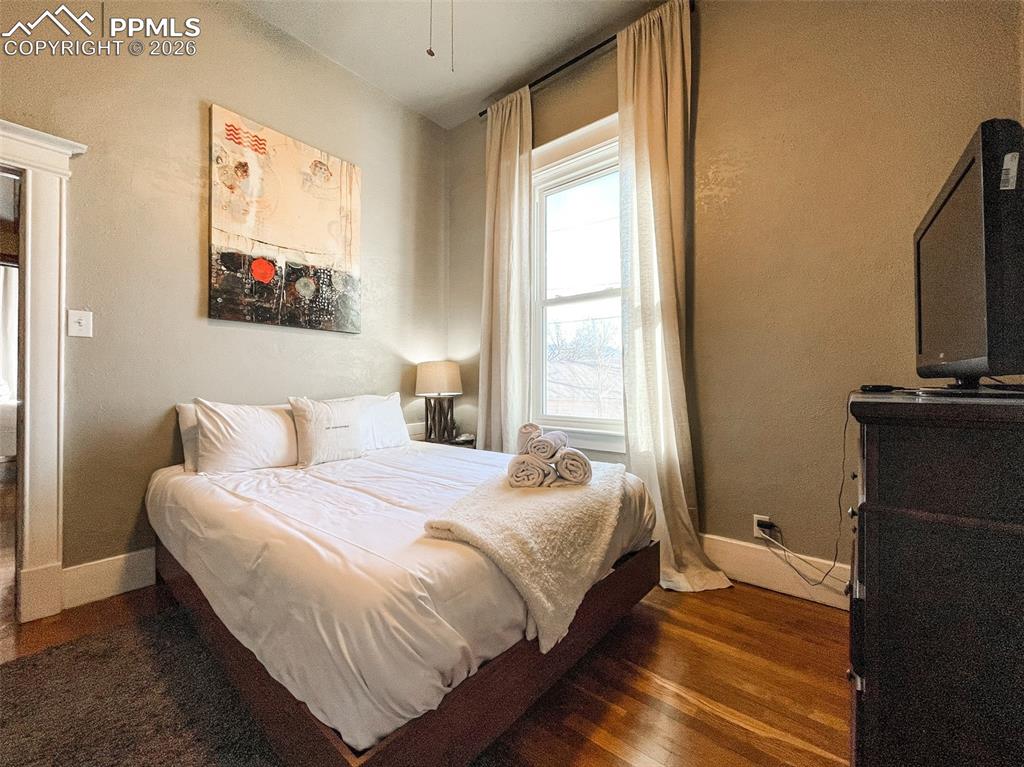 Image 25 of 49: Bedroom