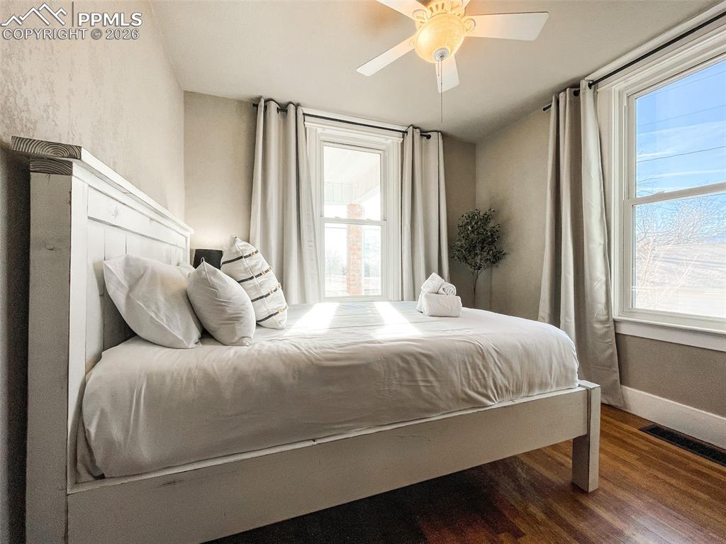 Image 28 of 49: Bedroom