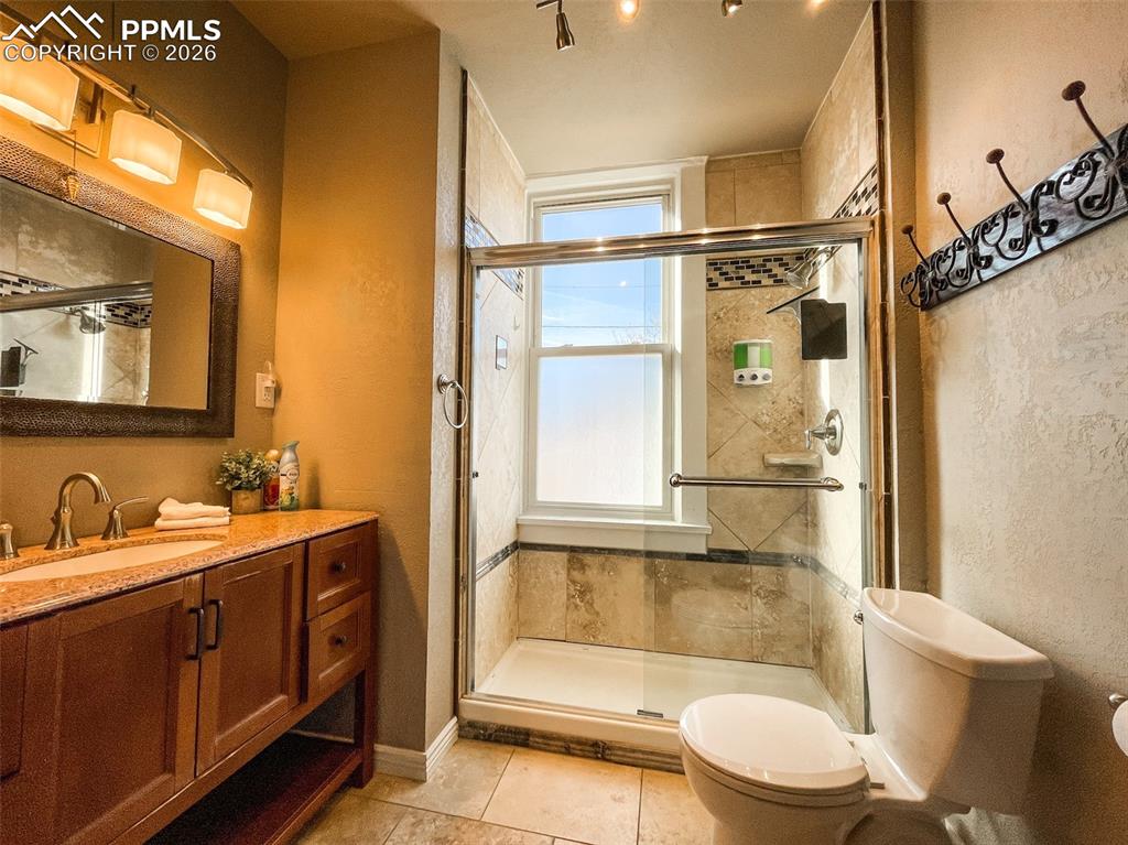 Image 31 of 49: Bathroom