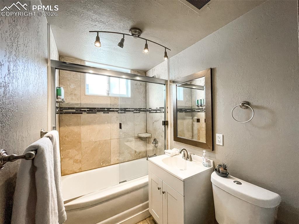 Image 47 of 49: Bathroom