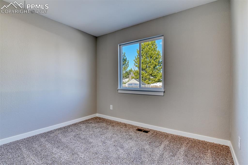 Image 25 of 45: Bedroom