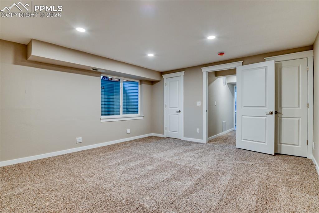 Image 31 of 45: Bedroom