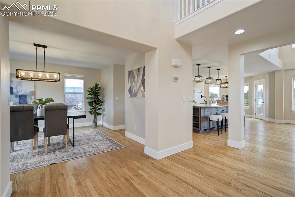 Image 12 of 50: Dining Area