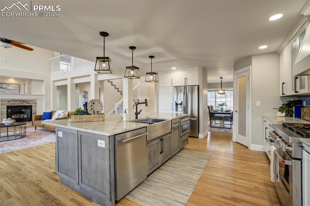 Image 17 of 50: Kitchen