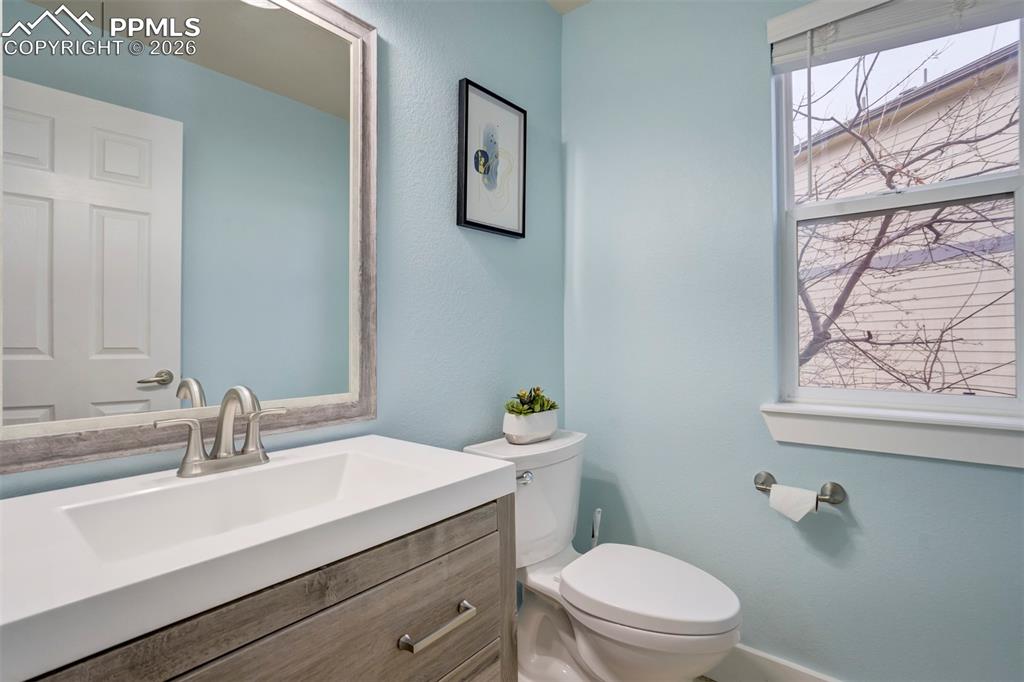 Image 21 of 50: Bathroom