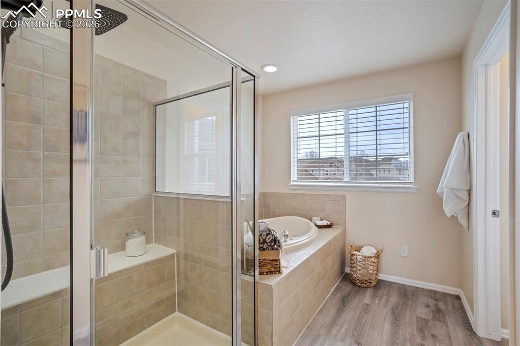 Image 30 of 50: Bathroom