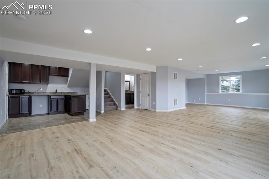 Image 38 of 50: Living Room