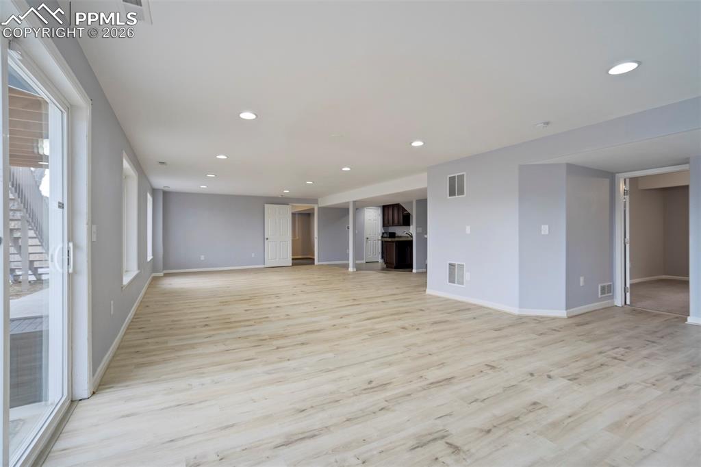 Image 39 of 50: Living Room