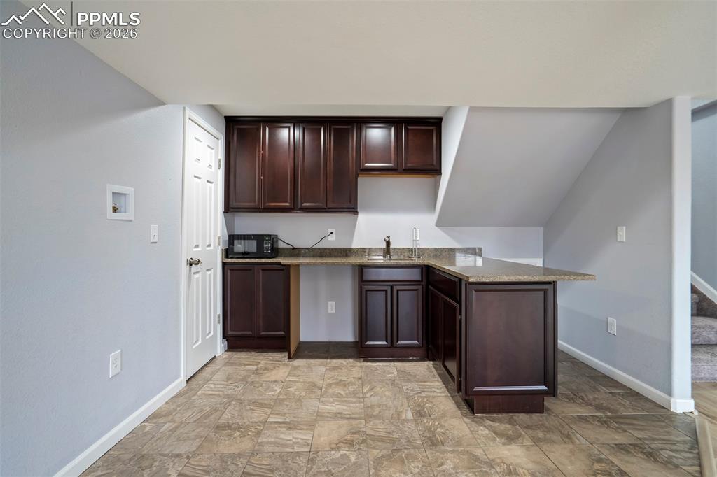 Image 40 of 50: Kitchen