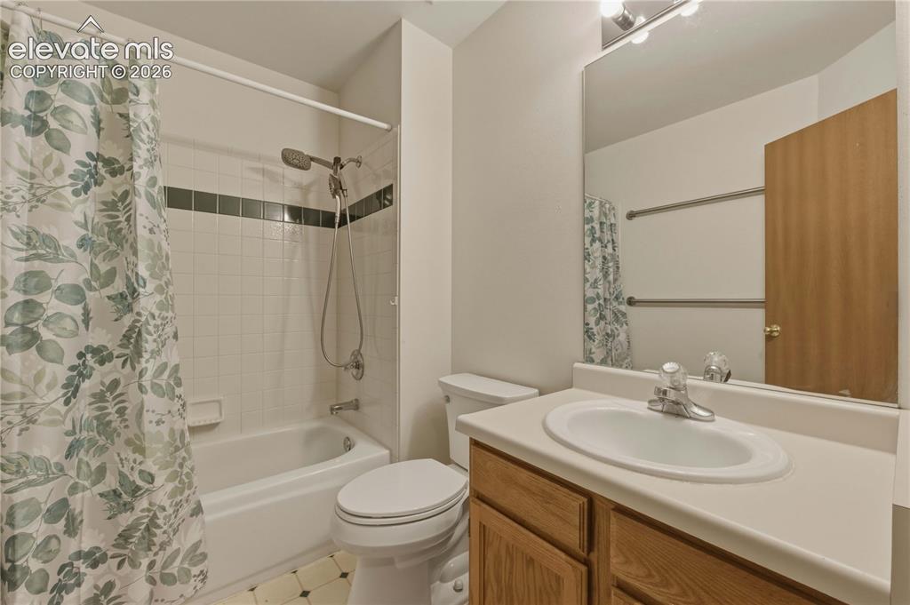 Image 23 of 46: Bathroom