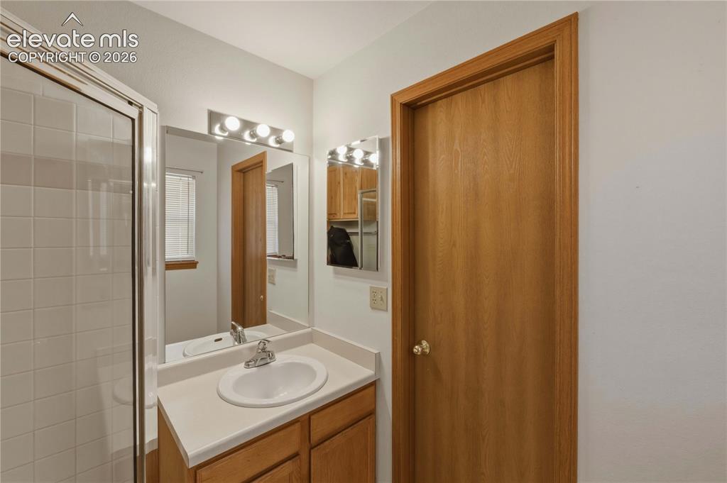 Image 31 of 46: Bathroom