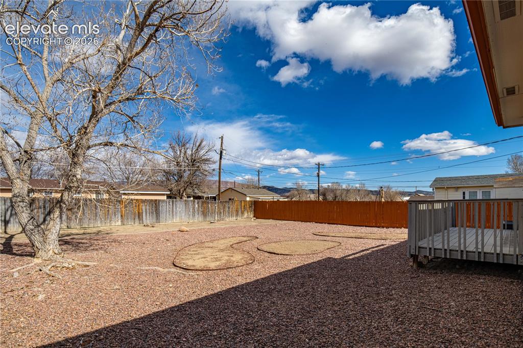 Image 39 of 46: Yard