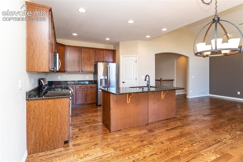 Image 13 of 49: Kitchen