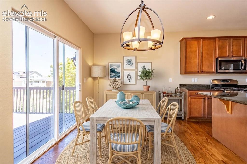 Image 15 of 49: Dining Area