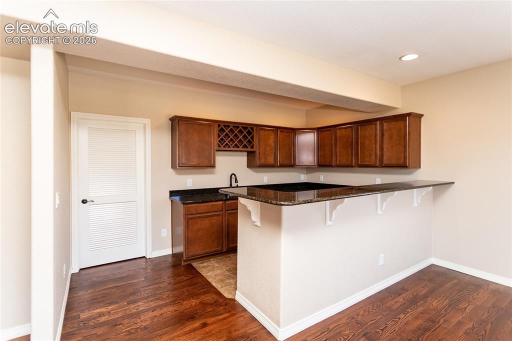 Image 34 of 49: Wet Bar Basement