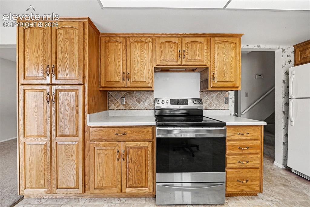 Image 4 of 20: Kitchen