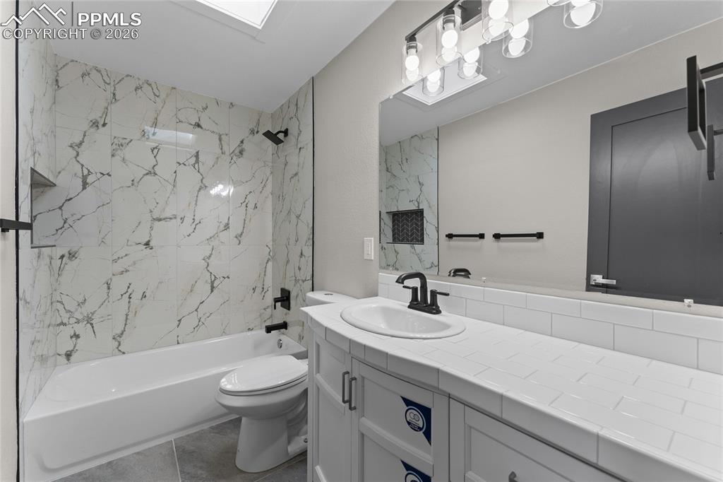 Image 13 of 35: Bathroom