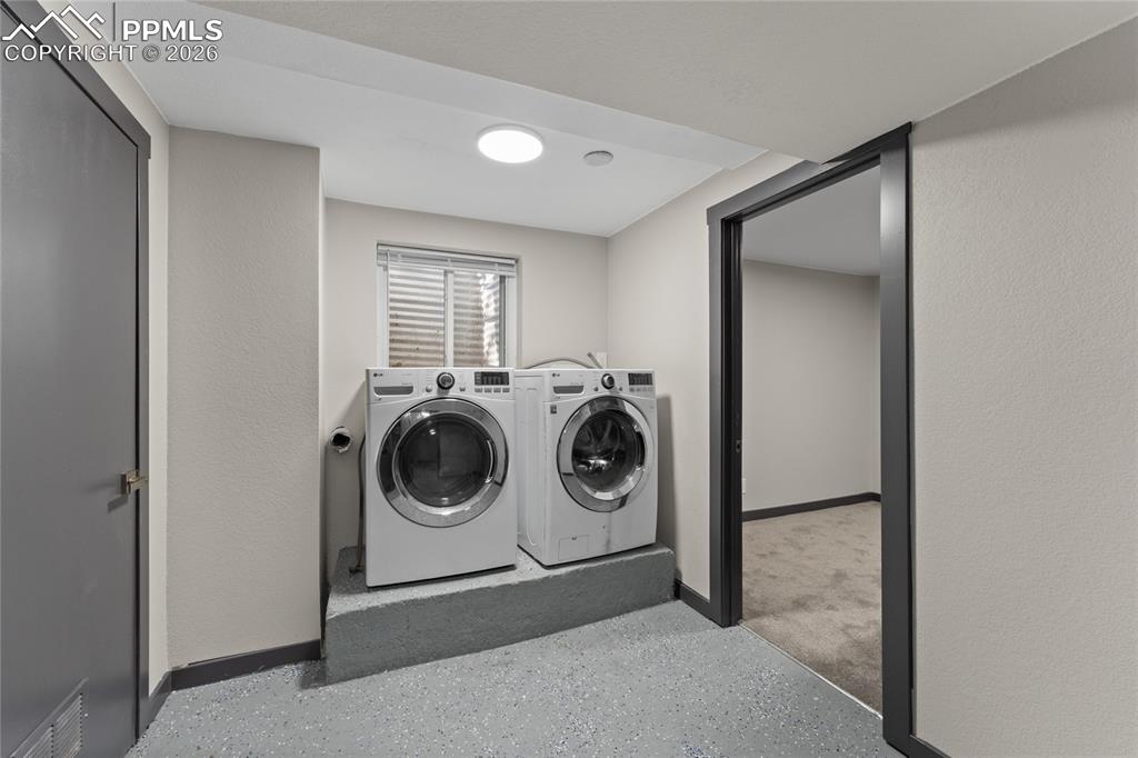 Image 27 of 35: Laundry