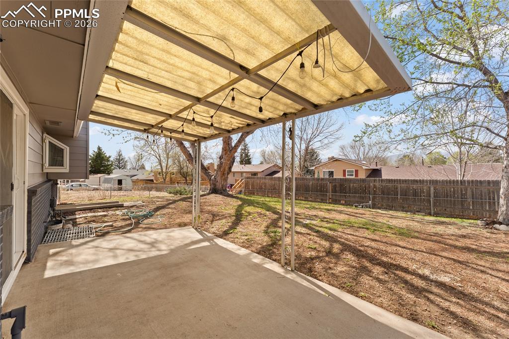 Image 32 of 35: Patio