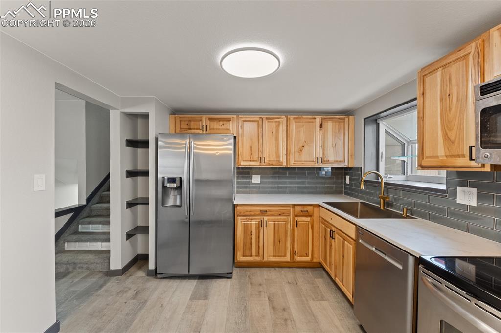 Image 5 of 35: Kitchen