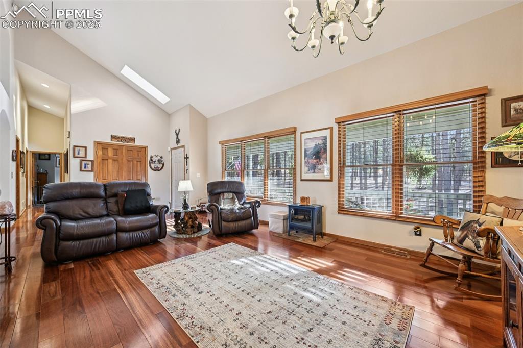 Image 14 of 50: Living Room