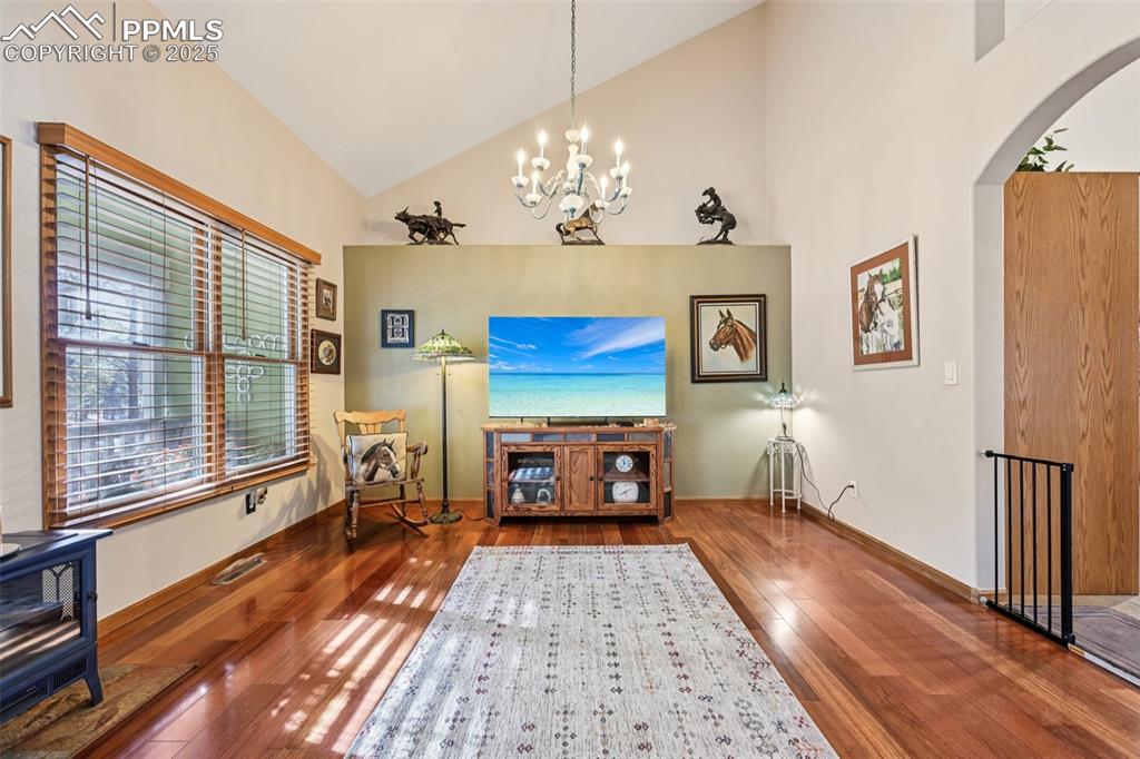 Image 15 of 50: Living/Dining Room