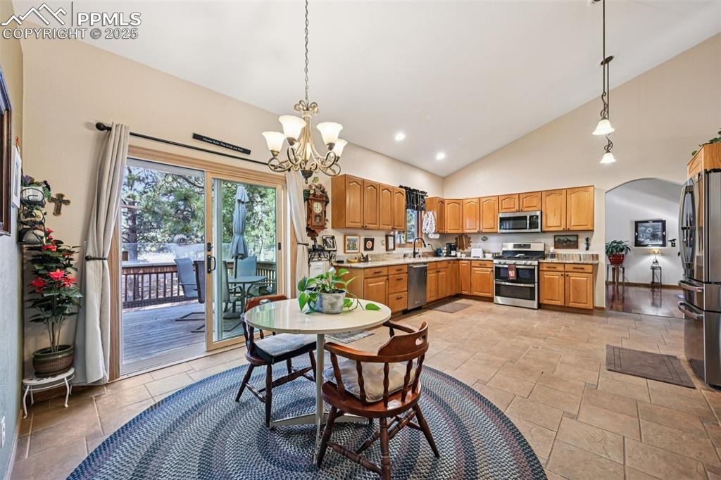 Image 18 of 50: Breakfast Nook