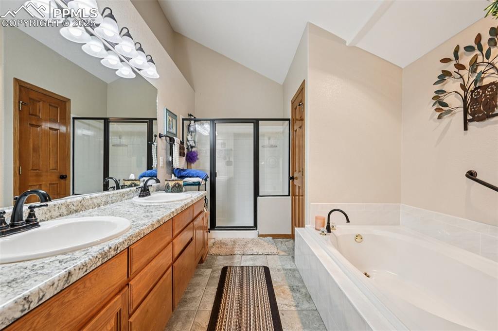 Image 31 of 50: 5-Piece Primary Bathroom