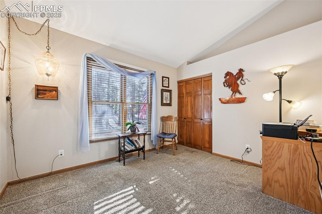 Image 35 of 50: Bedroom