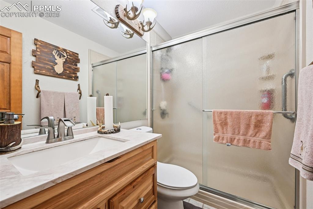 Image 36 of 50: Bathroom