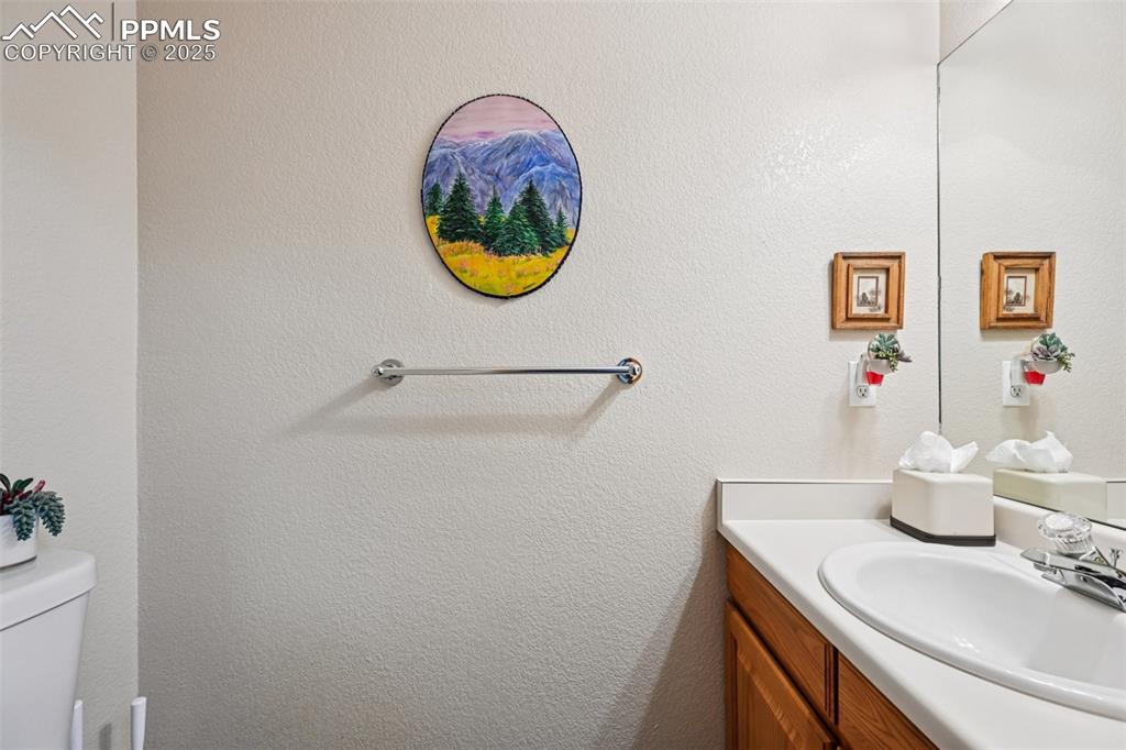 Image 40 of 50: Main Level Powder Room