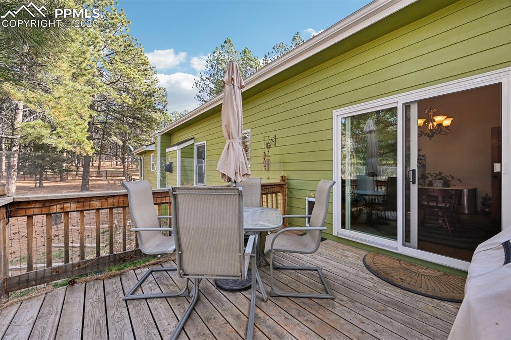 Image 44 of 50: Deck