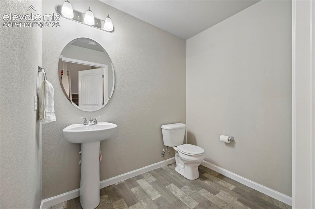 Image 16 of 17: Bathroom