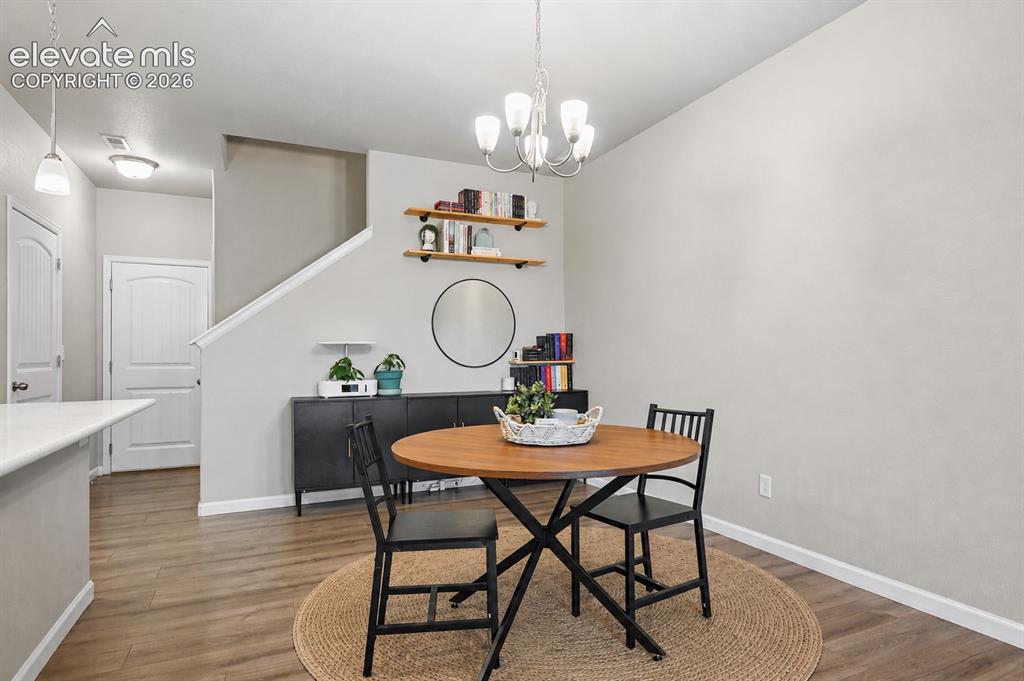 Image 7 of 17: Dining Area