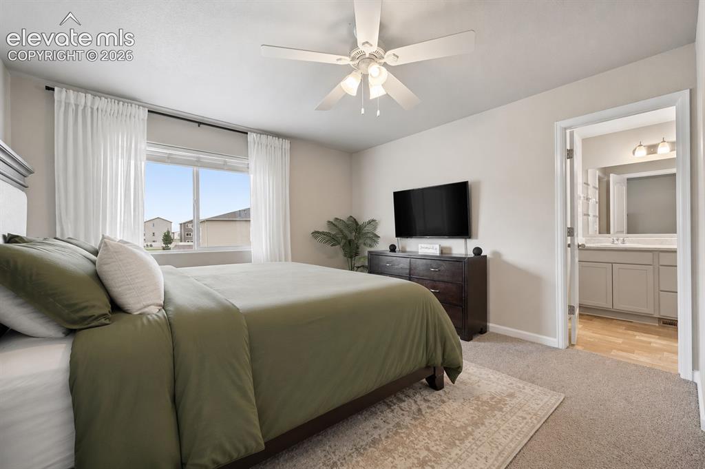 Image 9 of 17: Bedroom