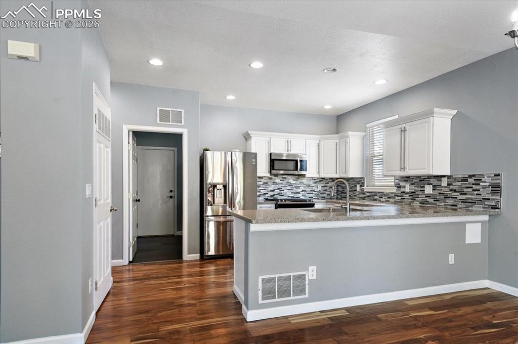 Image 11 of 43: Kitchen