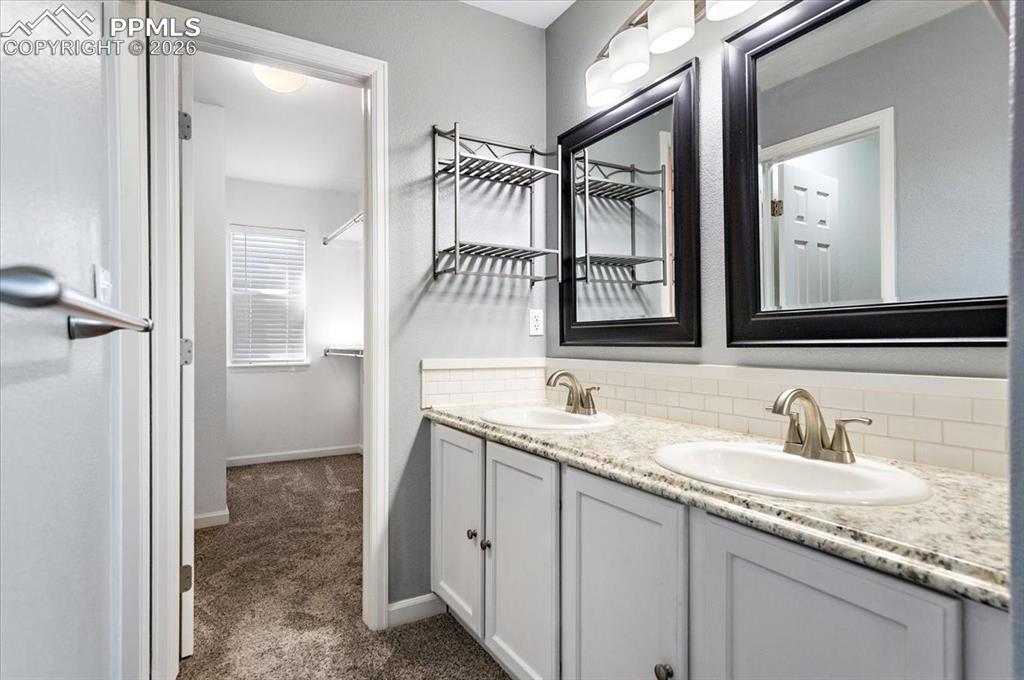 Image 16 of 43: Bathroom