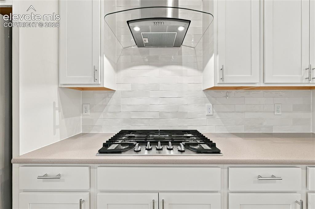 Image 16 of 50: Kitchen