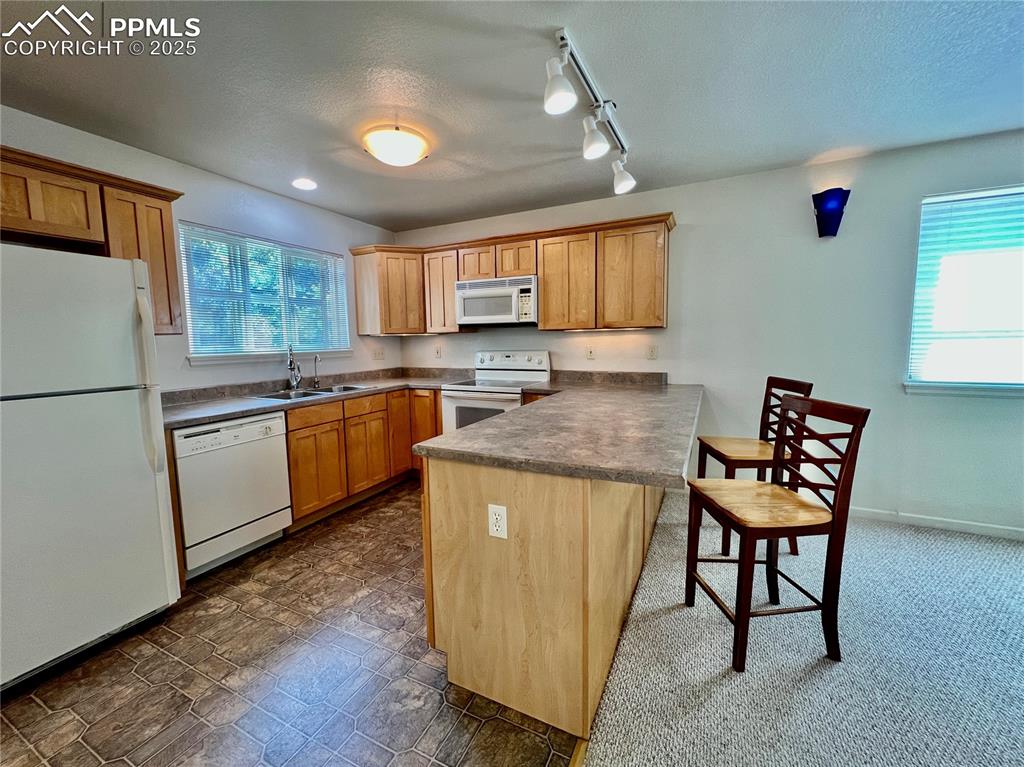 Image 4 of 34: Kitchen Area