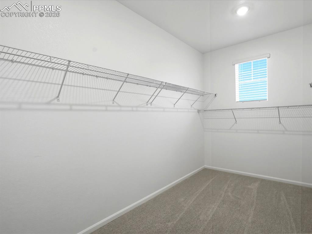 Image 19 of 33: Closet