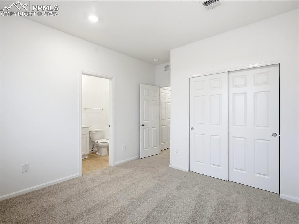 Image 23 of 33: Bedroom