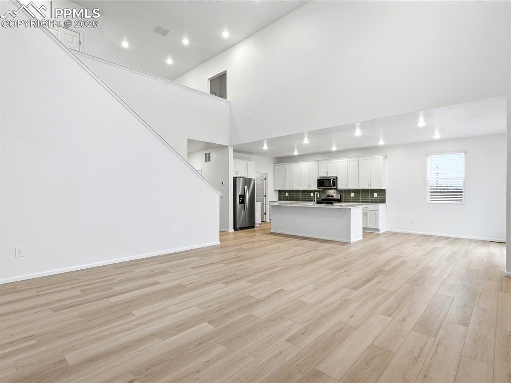 Image 4 of 33: Living Room