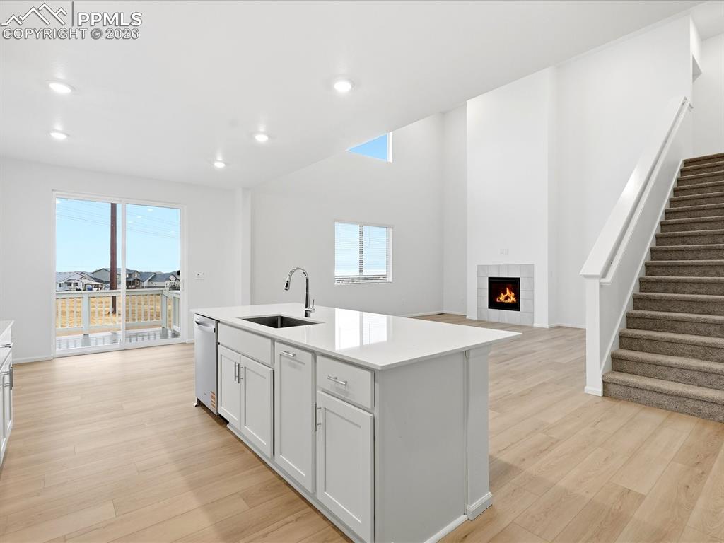 Image 6 of 33: Kitchen