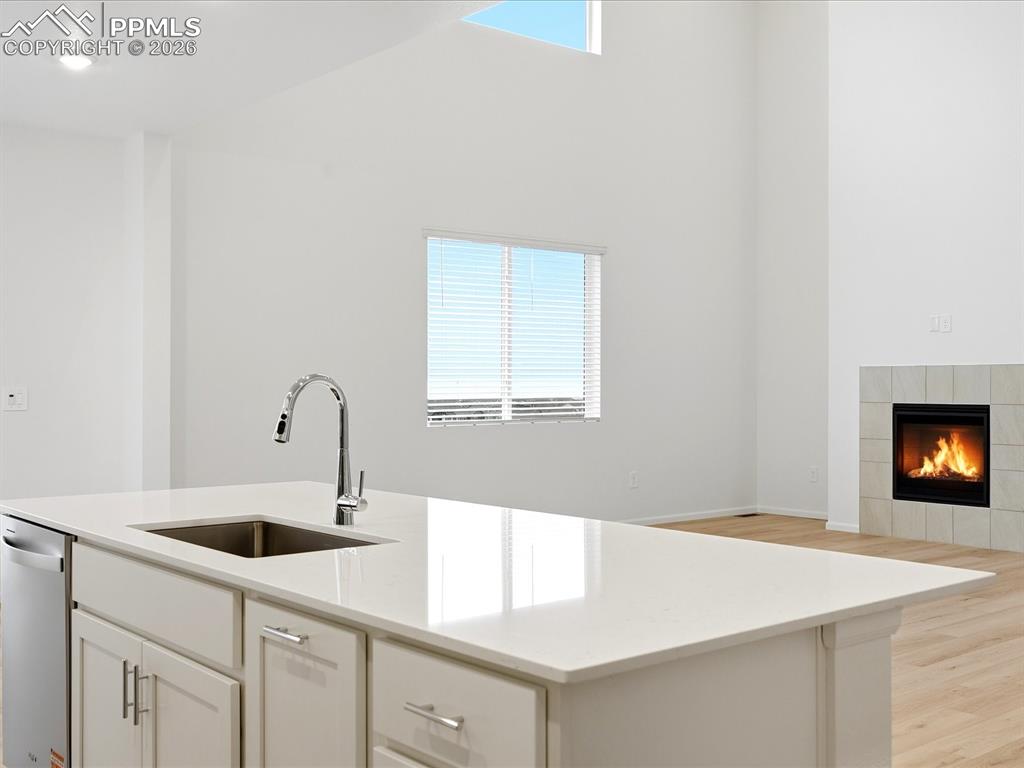 Image 7 of 33: Kitchen