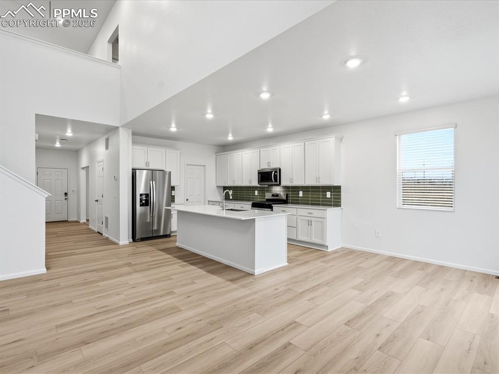 Image 8 of 33: Kitchen